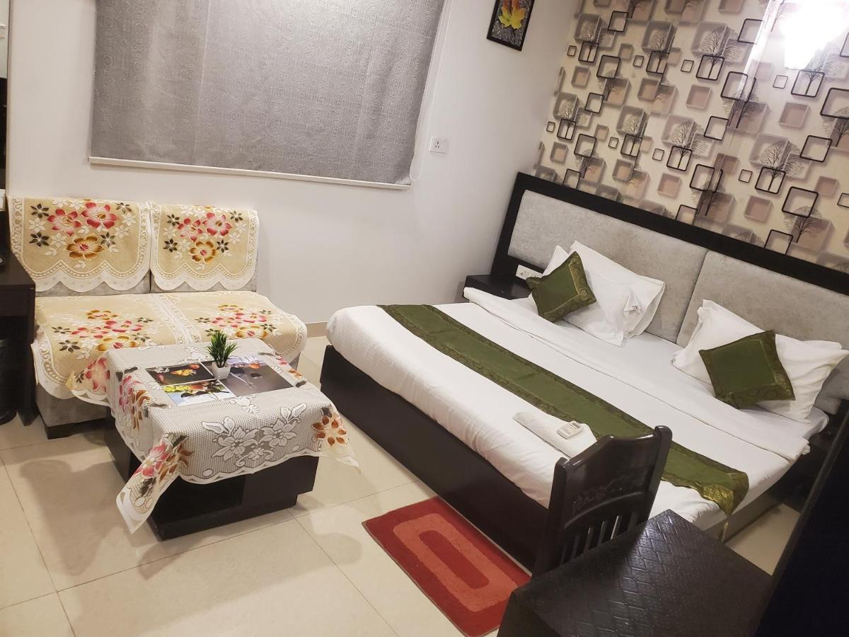 Hotel Aashiyana Inn New Delhi Exterior photo