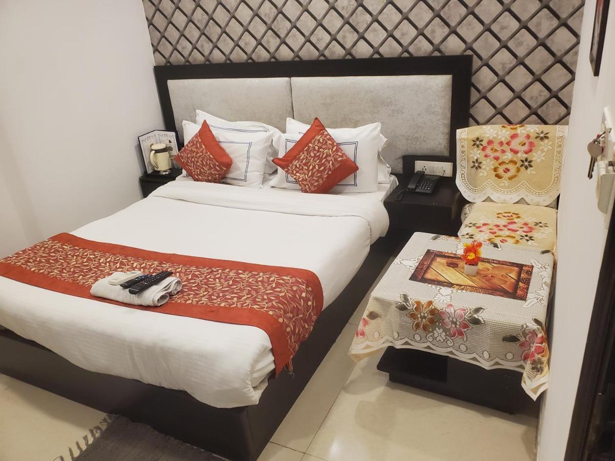 Hotel Aashiyana Inn New Delhi Exterior photo