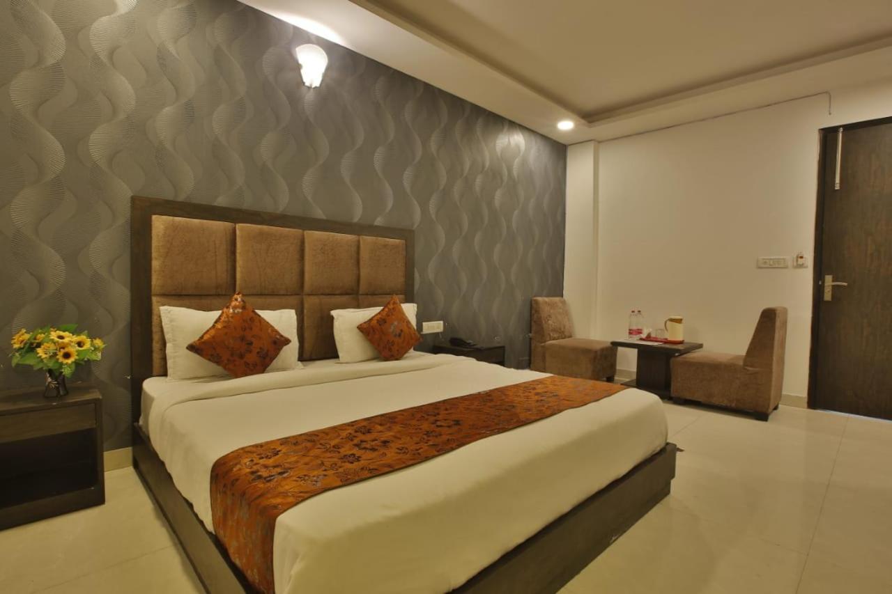 Hotel Aashiyana Inn New Delhi Exterior photo